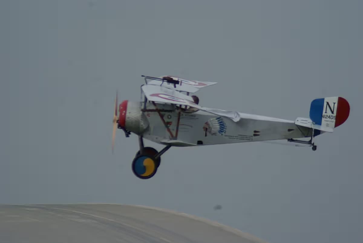 Unidentified — Single-engine aircraft