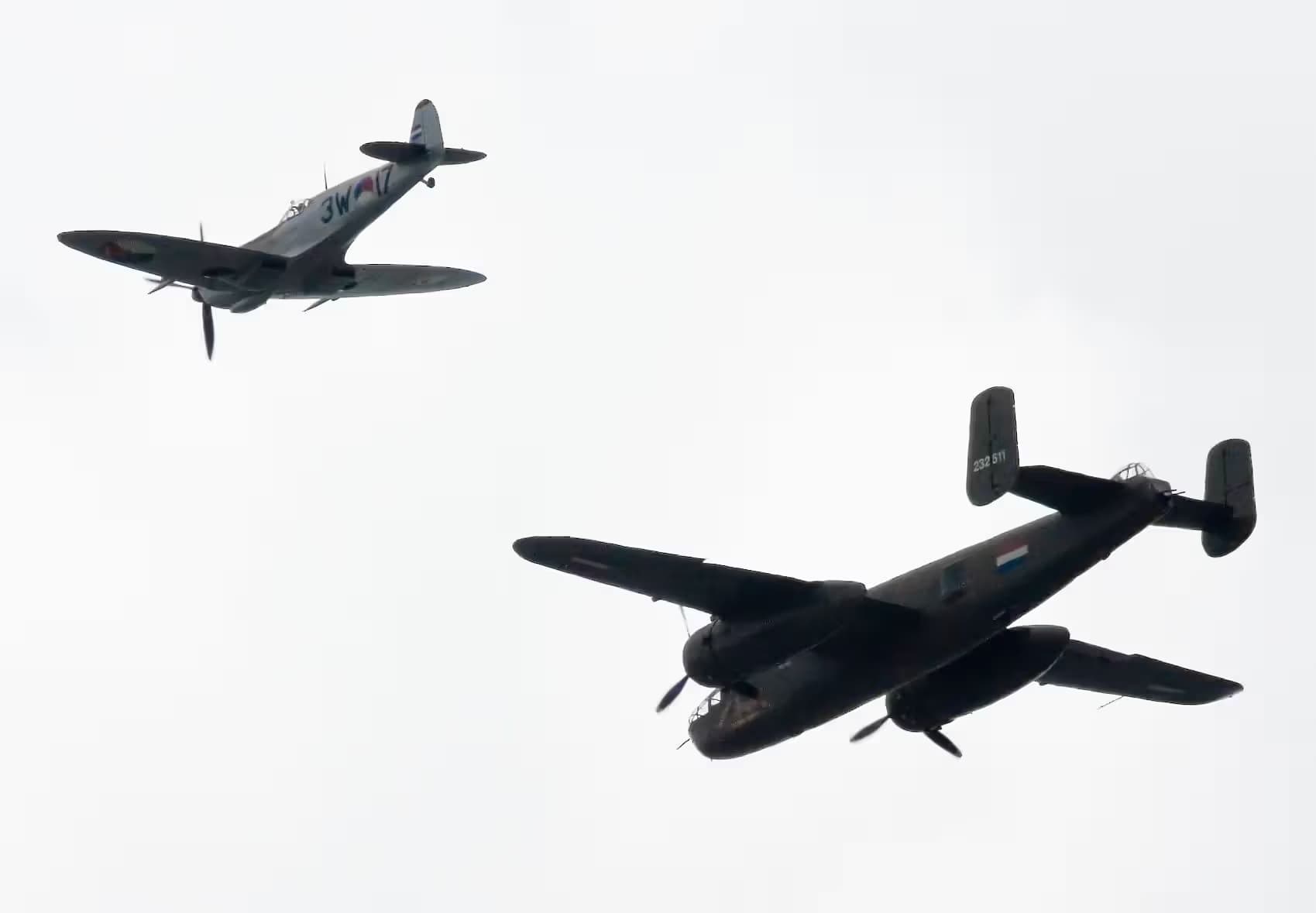 Unidentified — Twin-engine aircraft