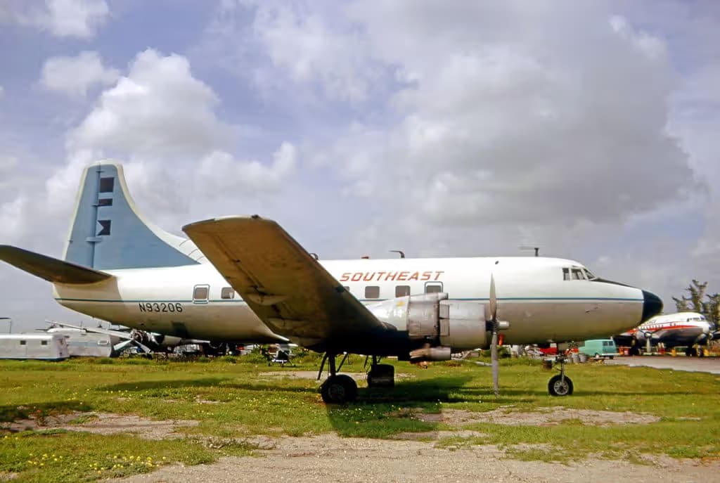 N93206 — Twin-engine aircraft