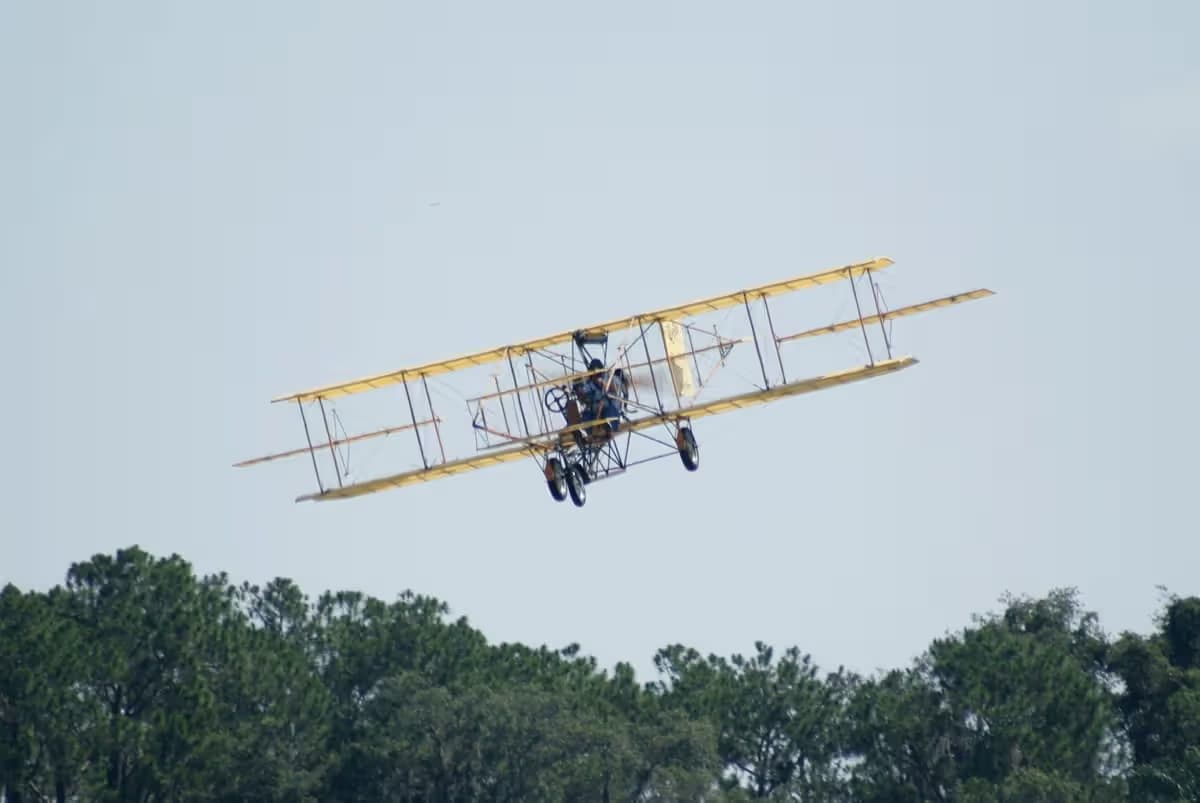 Unidentified — Aircraft
