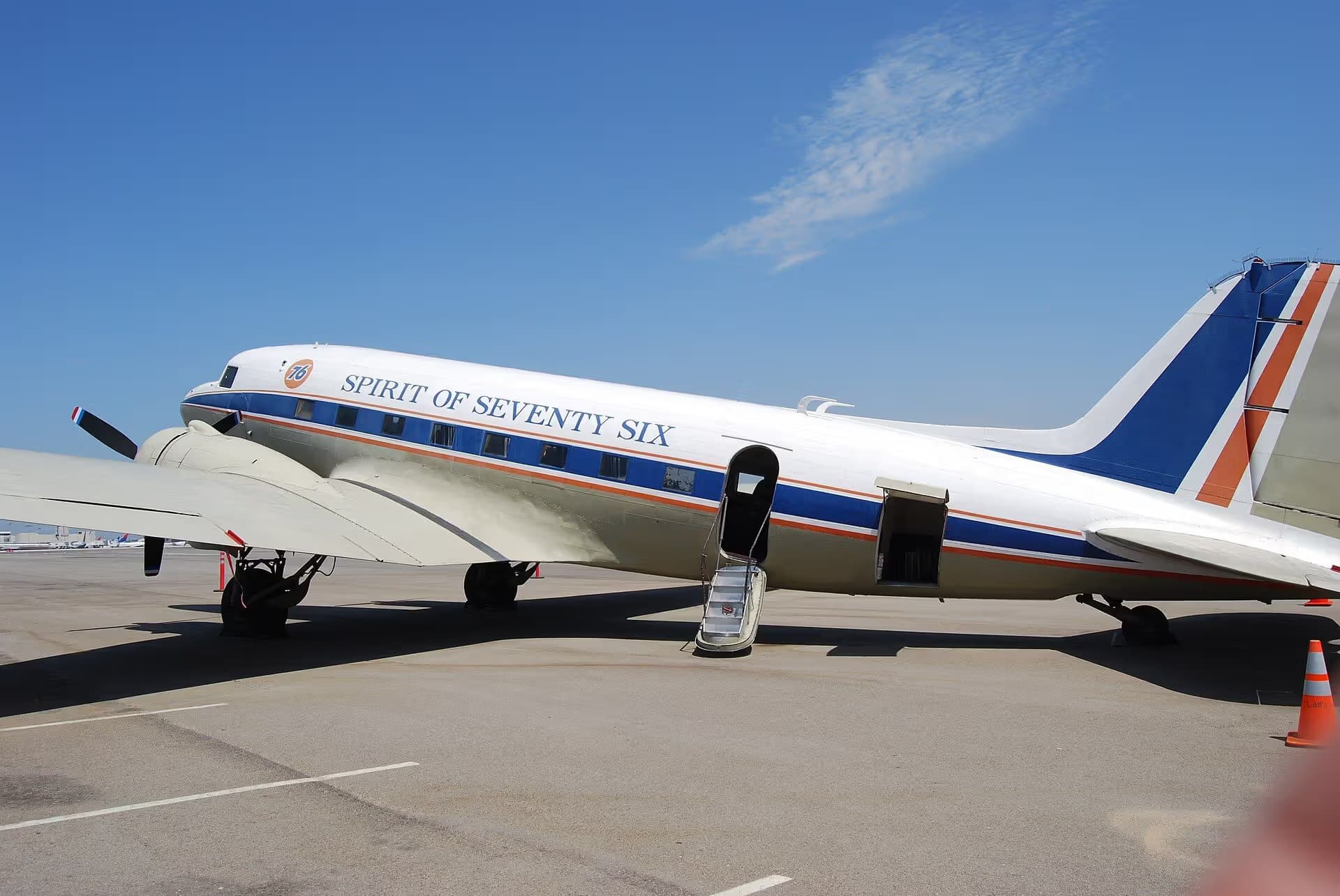 Unidentified — Twin-engine aircraft