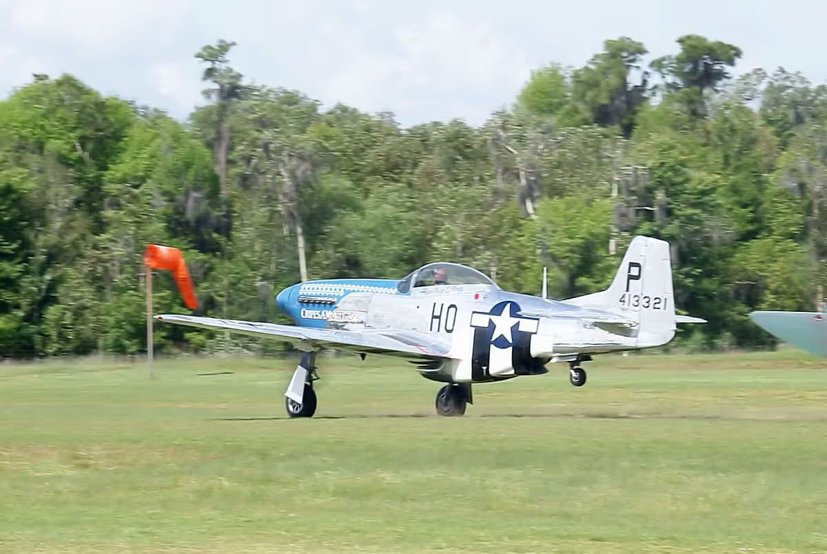 Unidentified — Single-engine aircraft