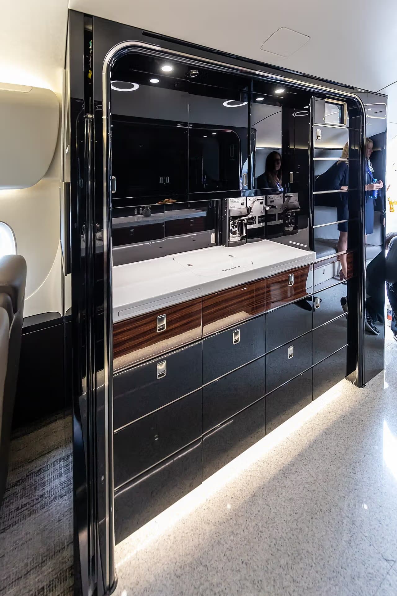 N727EE — Business jet