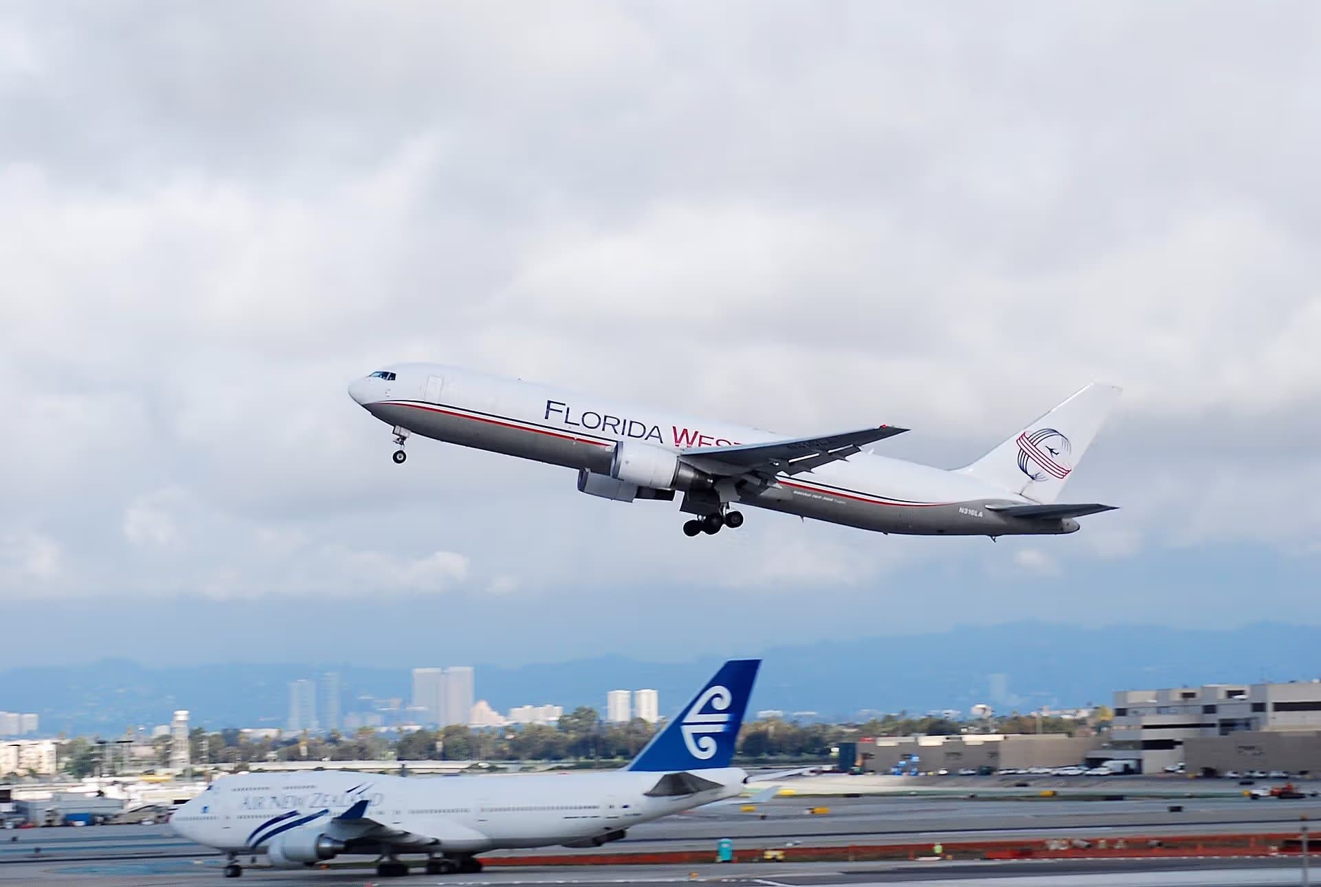 N316LA — Boeing