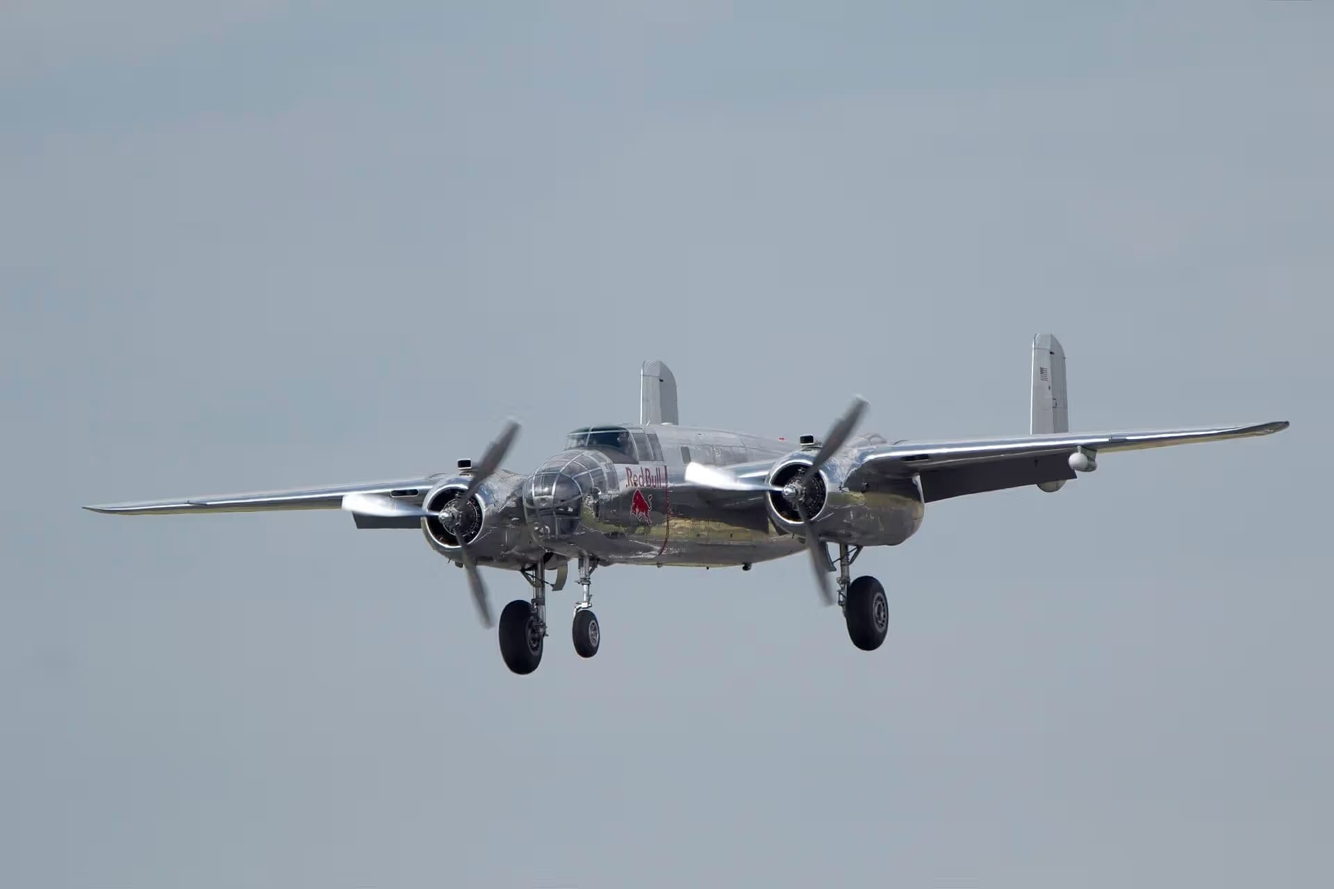 Unidentified — Twin-engine aircraft