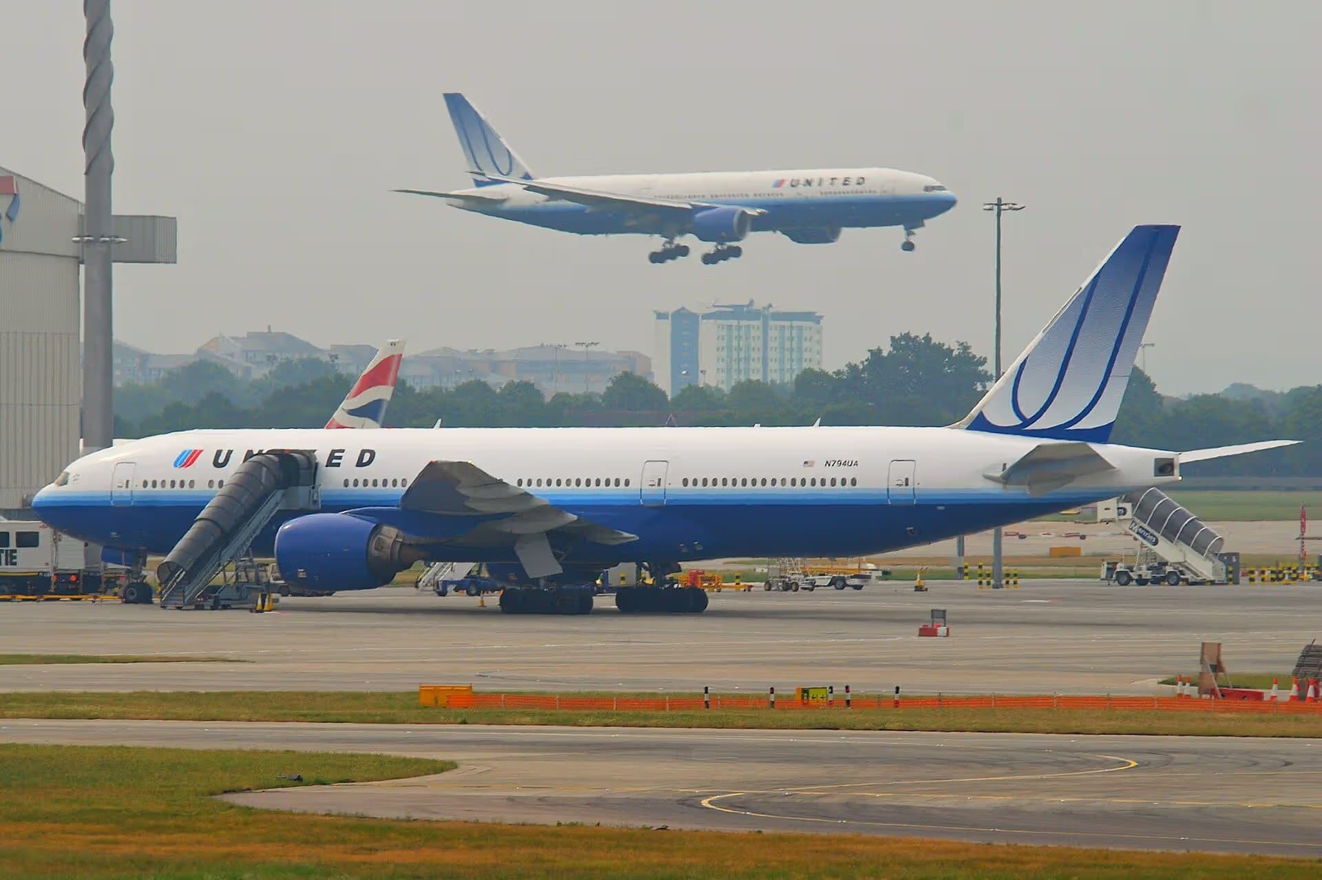 N794UA — Boeing