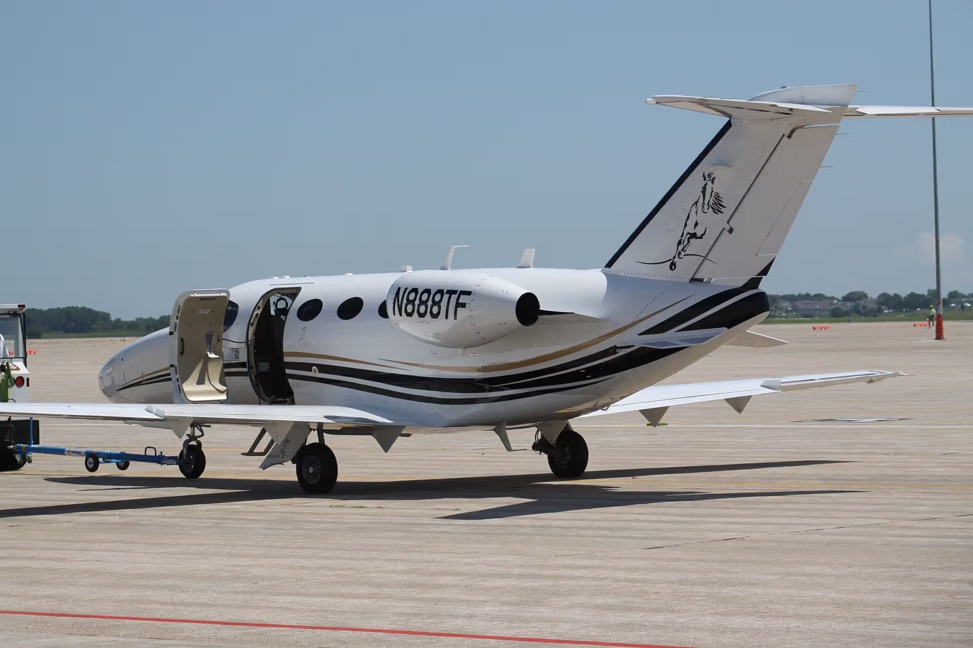 N888TF — Business jet