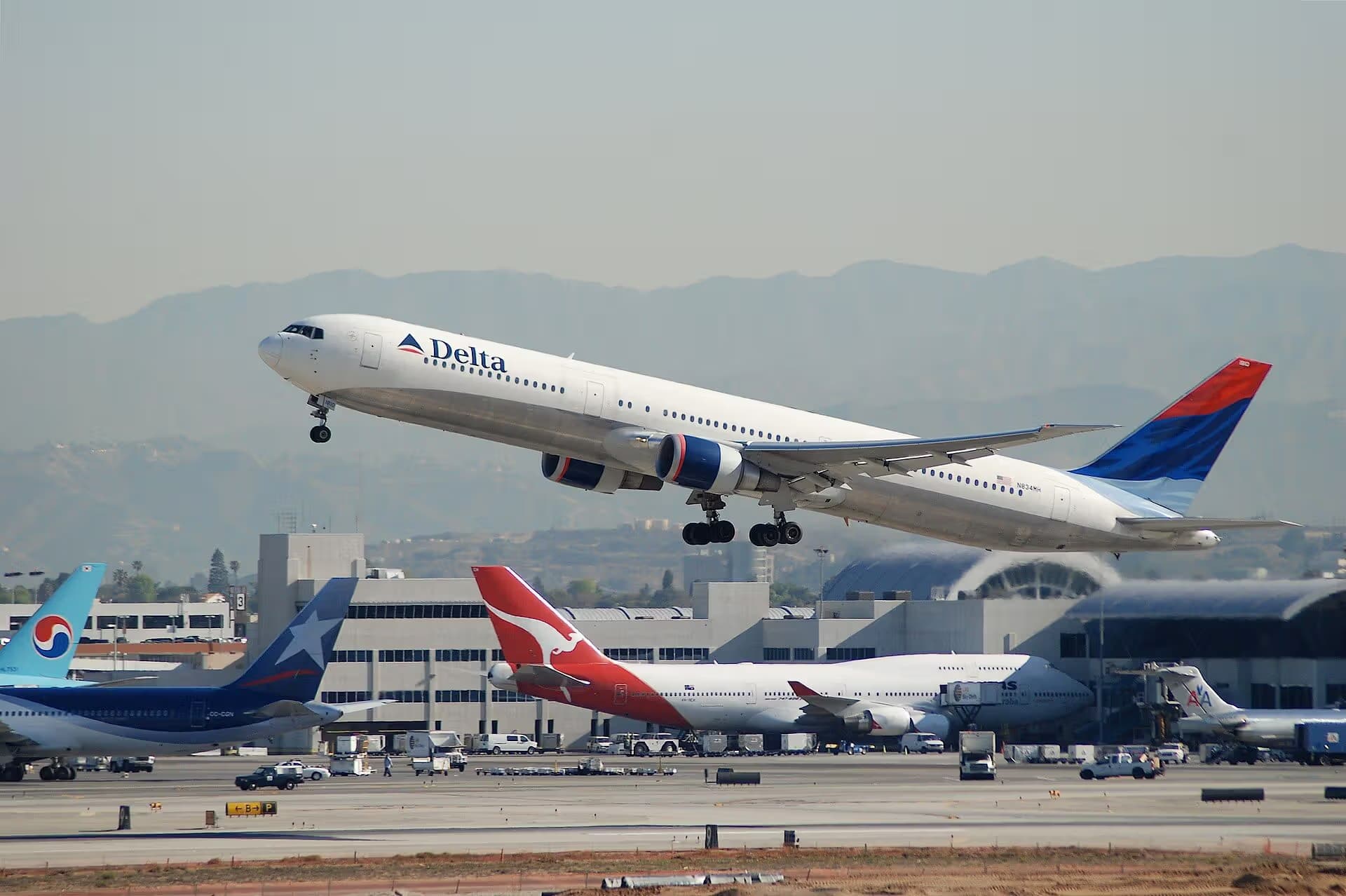 N834MH — Twin-engine aircraft