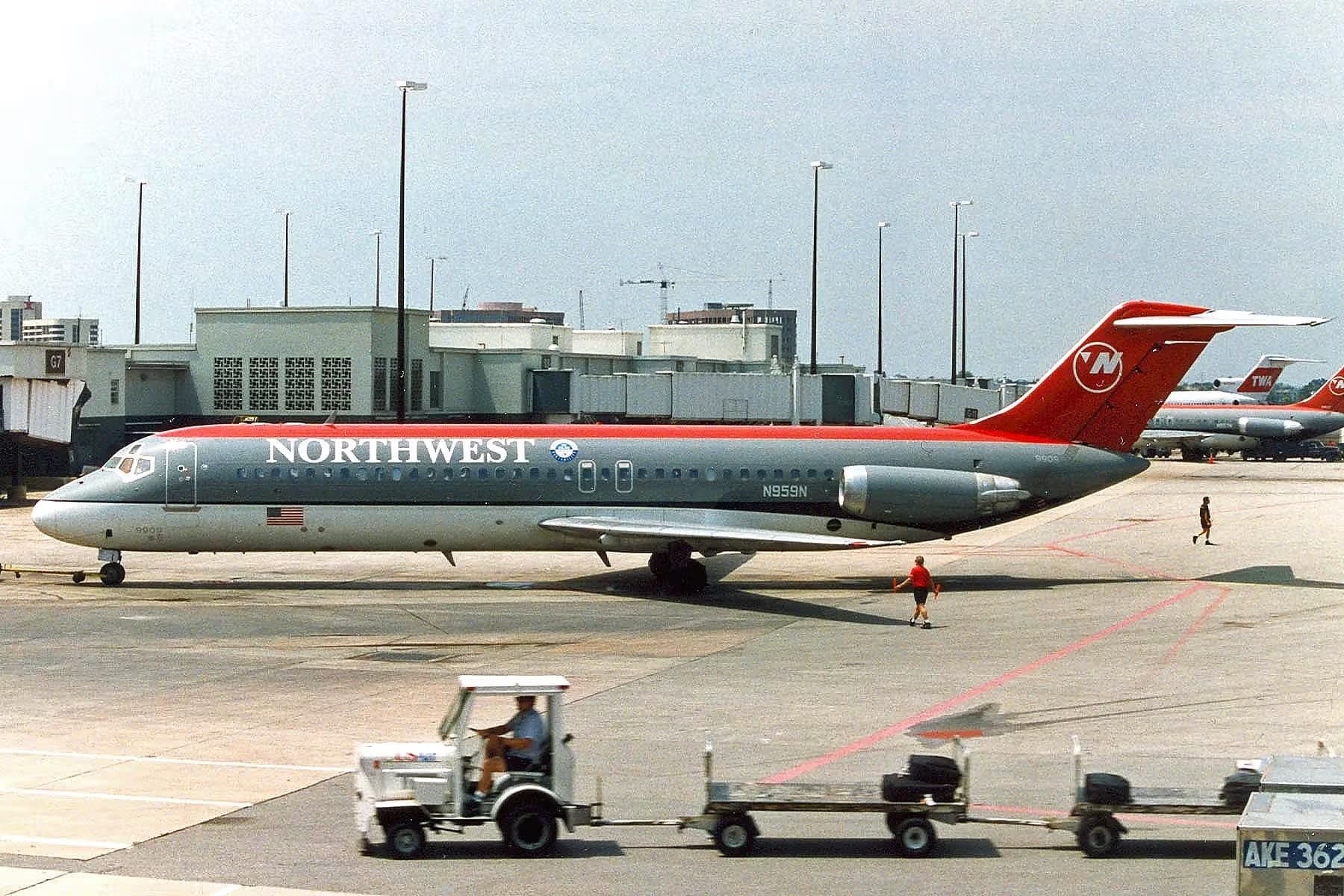 N959N — Twin-engine aircraft