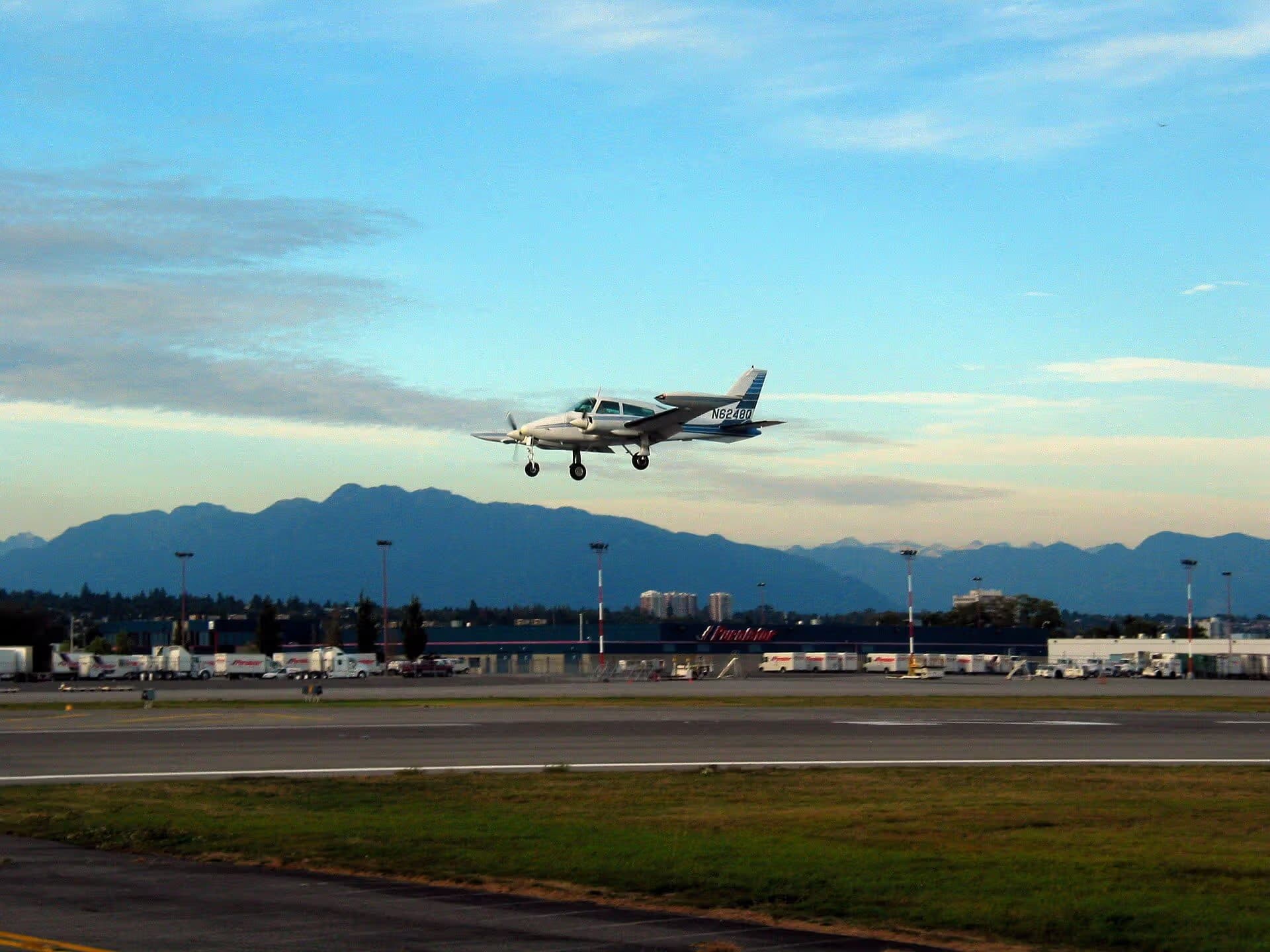 N62480 — Twin-engine aircraft