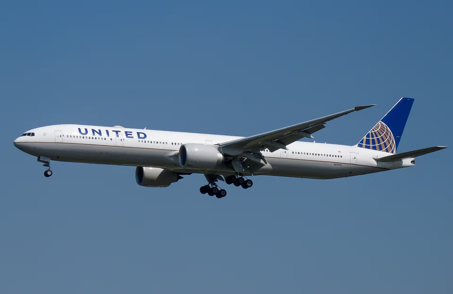 N2737U — Boeing