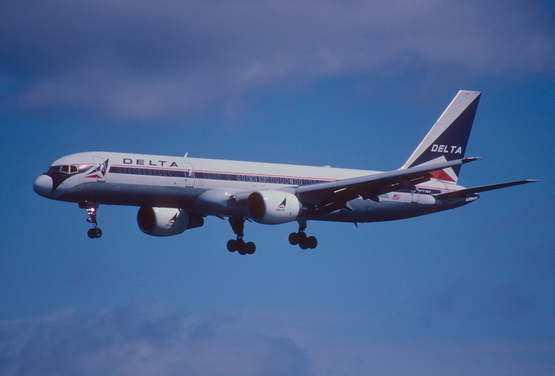N660DL — Twin-engine aircraft