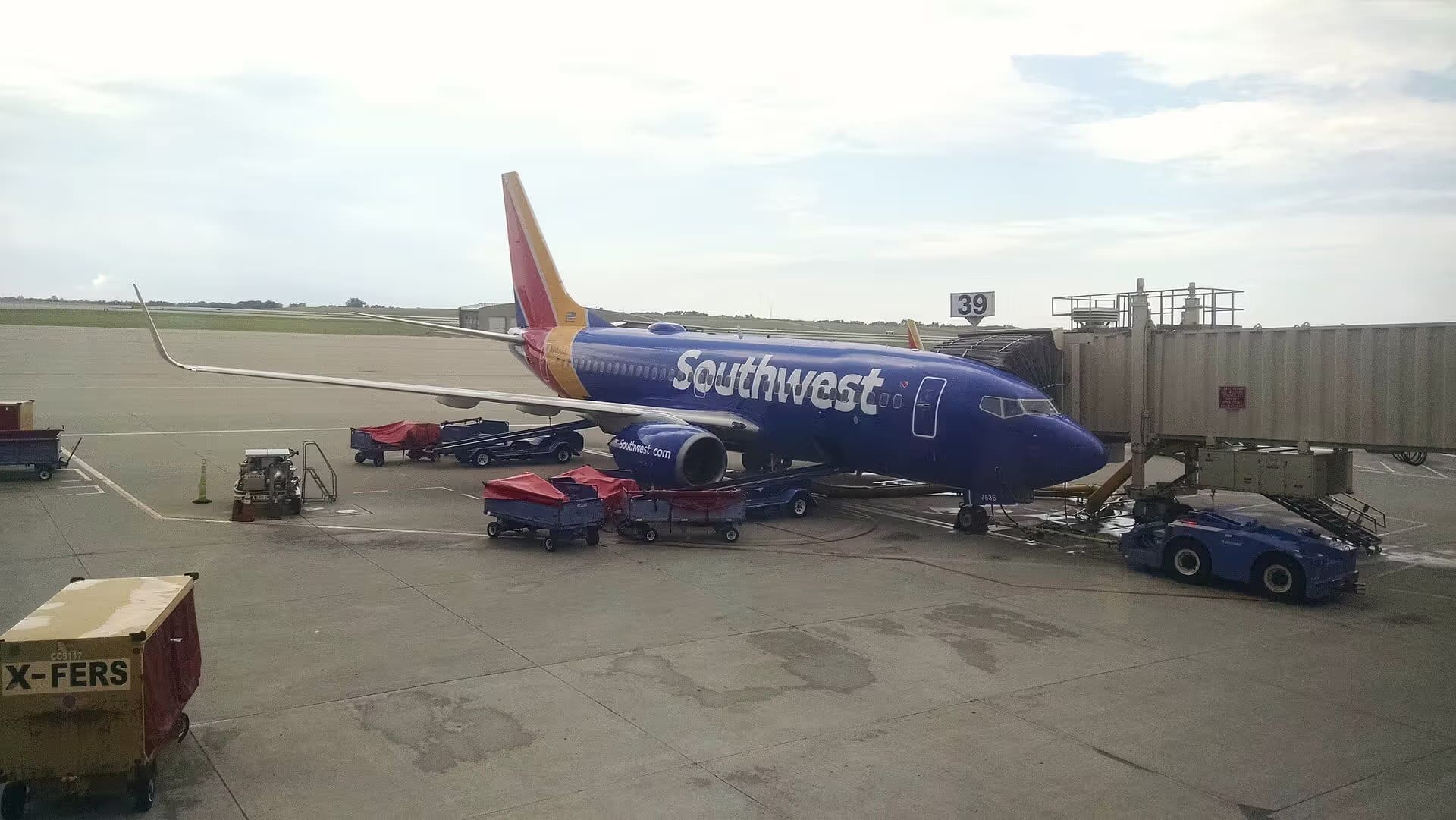 N7836A — Twin-engine aircraft