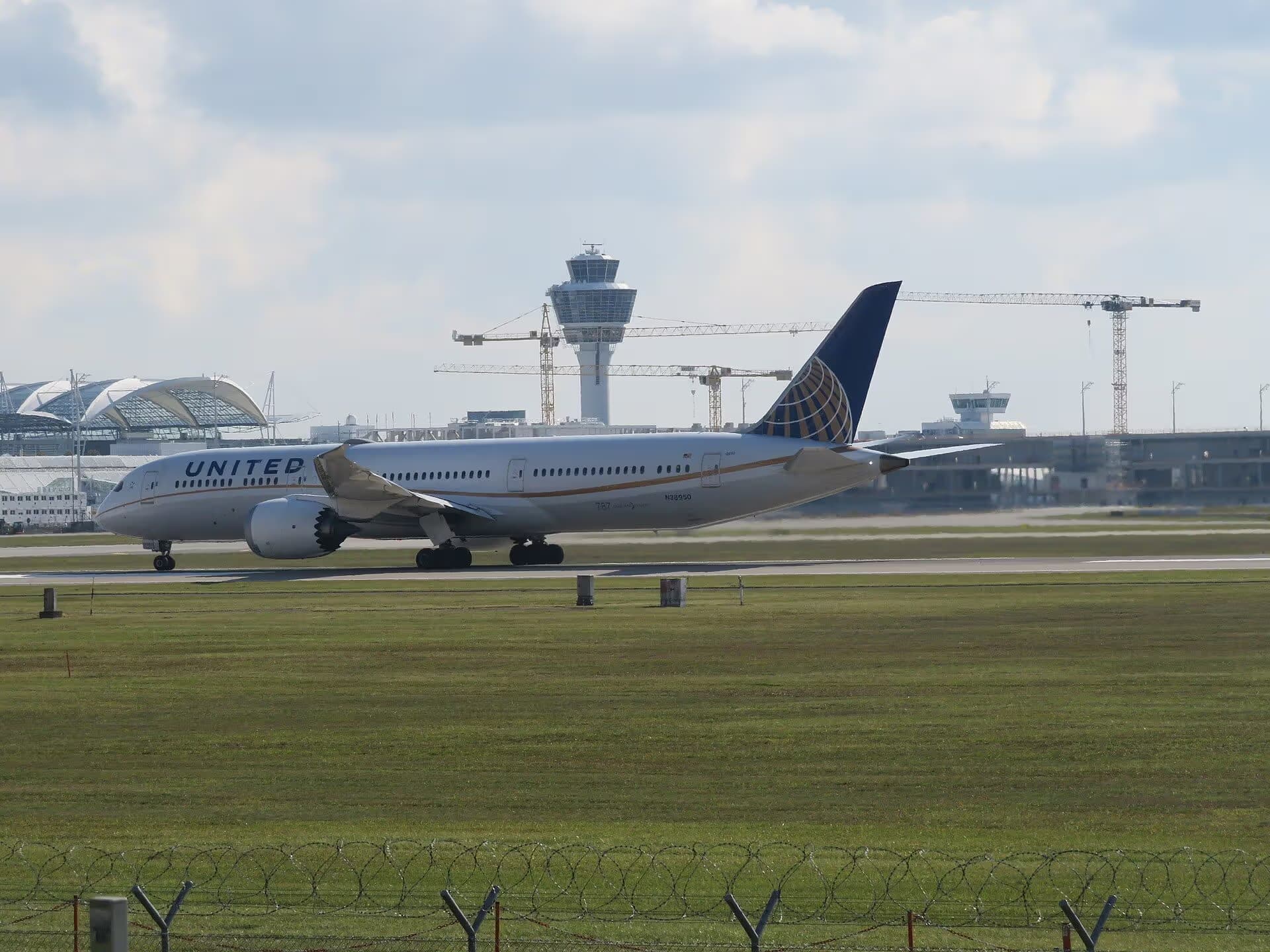 N38950 — Twin-engine aircraft at Munich Airport