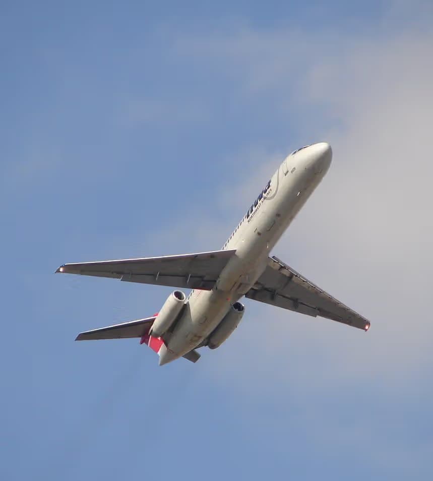 N926NW — Twin-engine aircraft