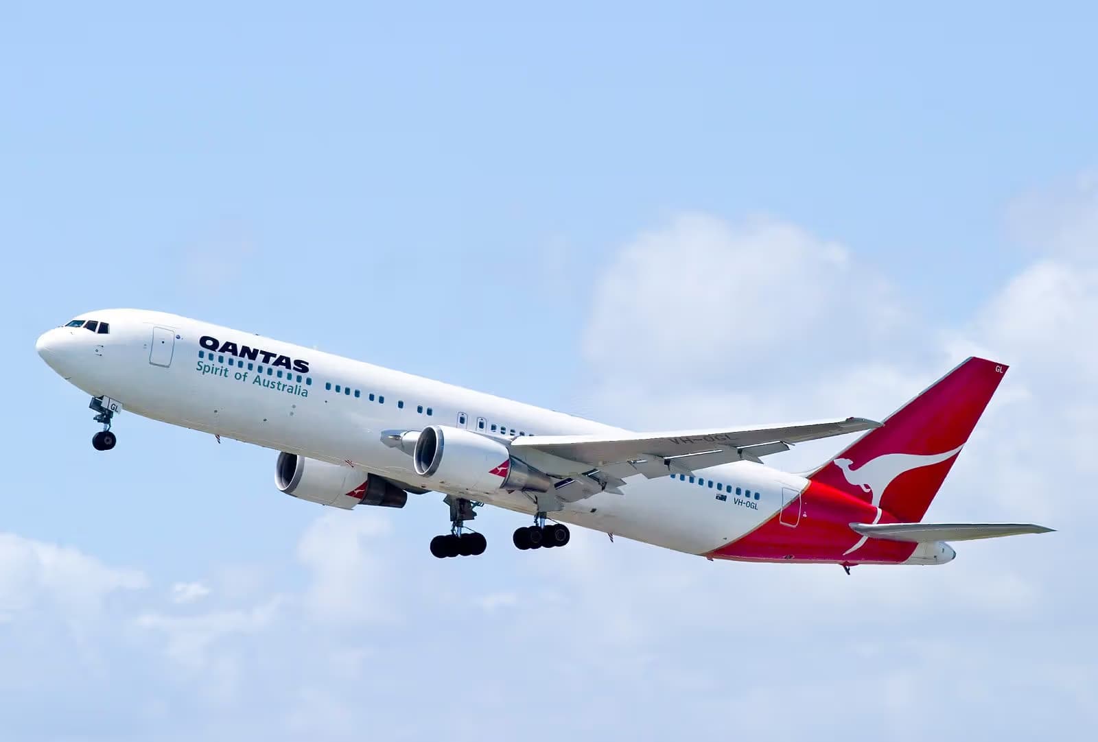 VH-OGL — Boeing