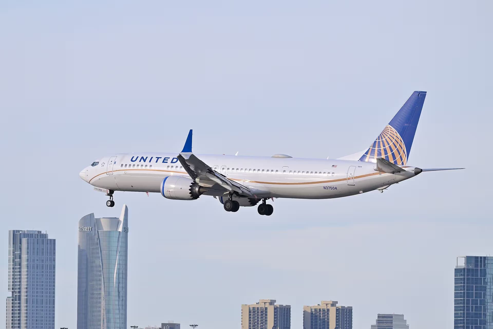 N37504 — Boeing