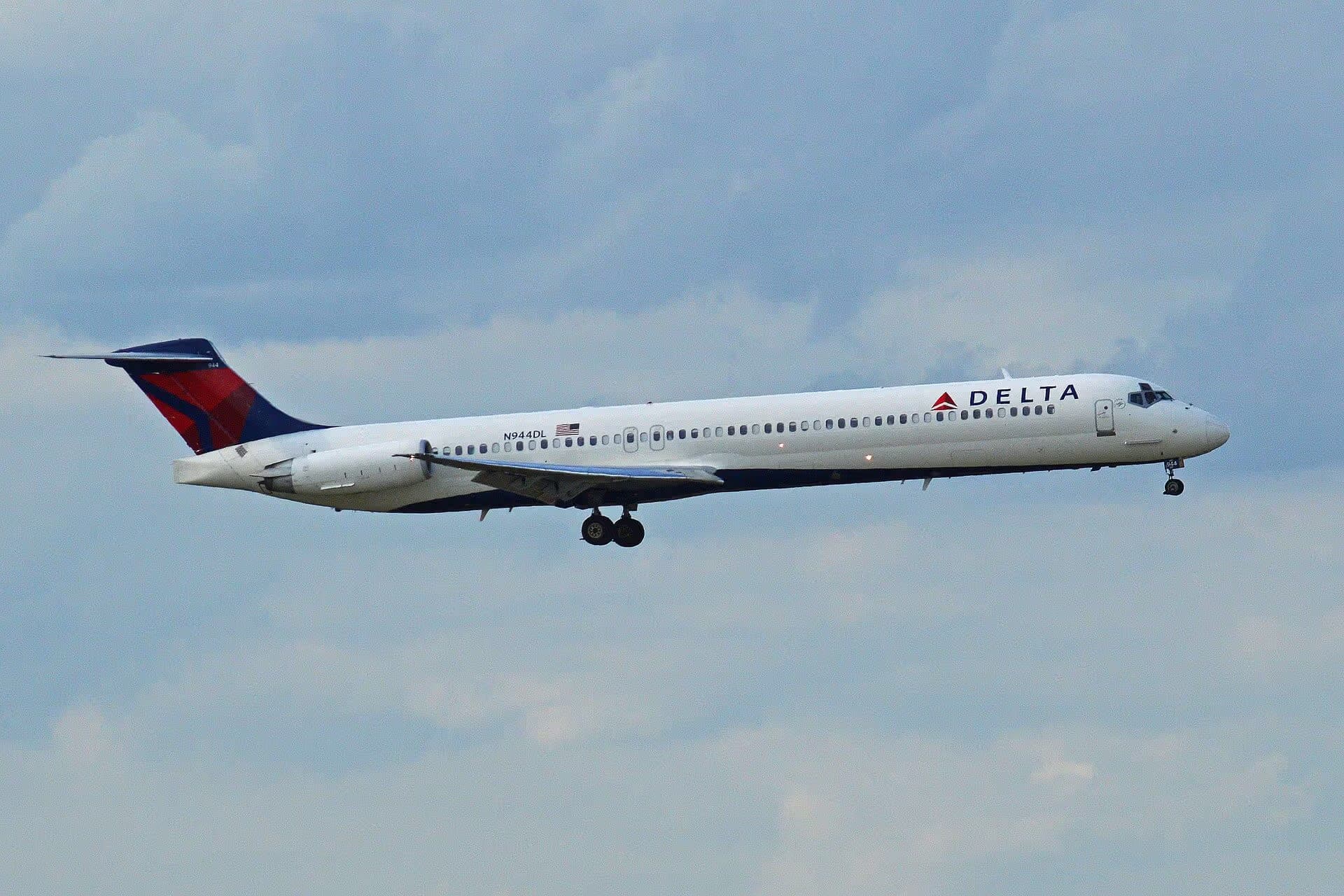 N944DL — Twin-engine aircraft