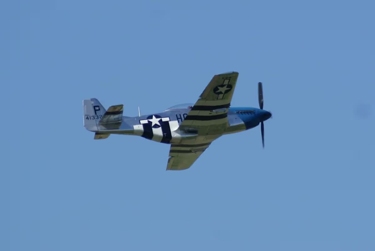 Unidentified — Single-engine aircraft