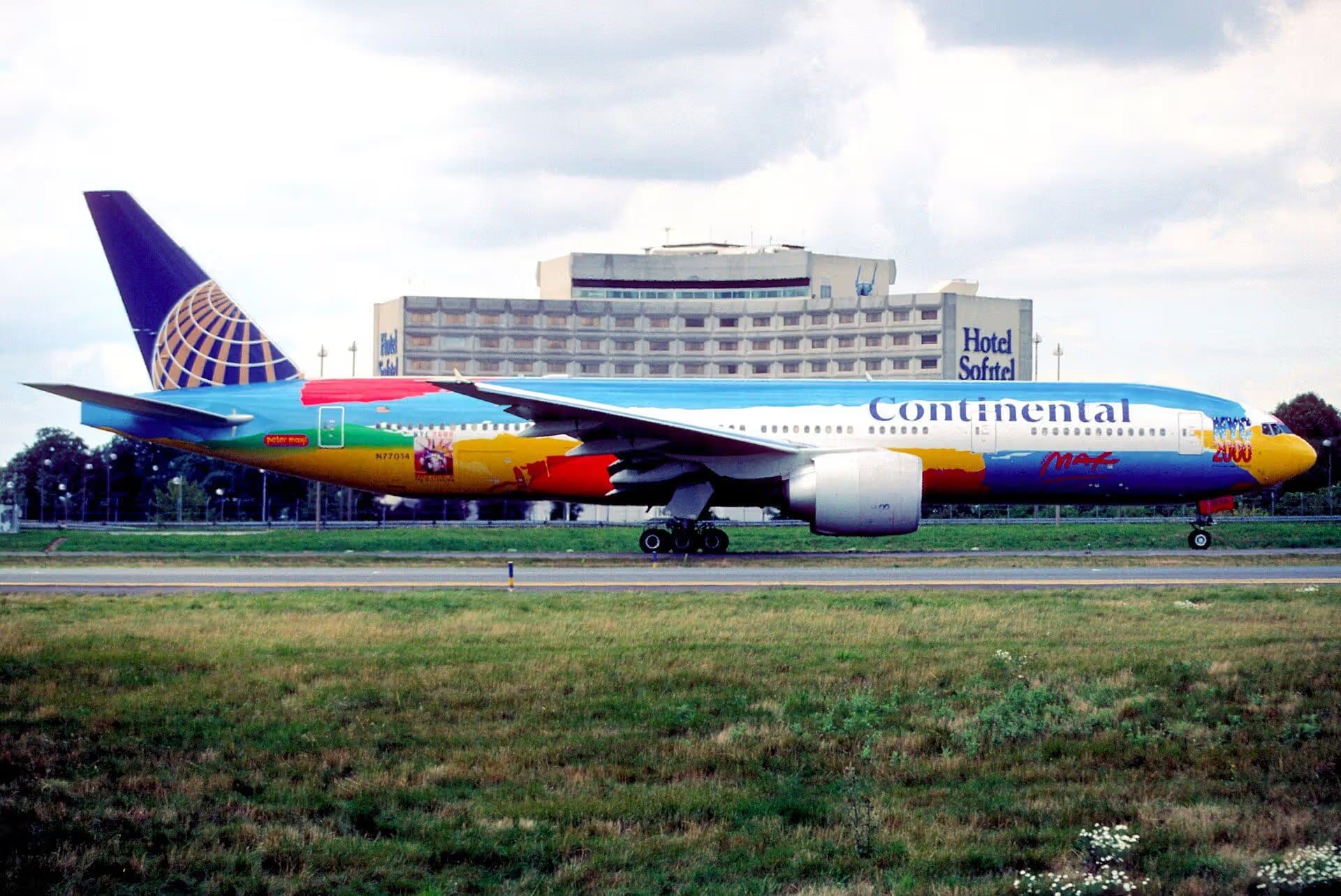 N77014 — Boeing