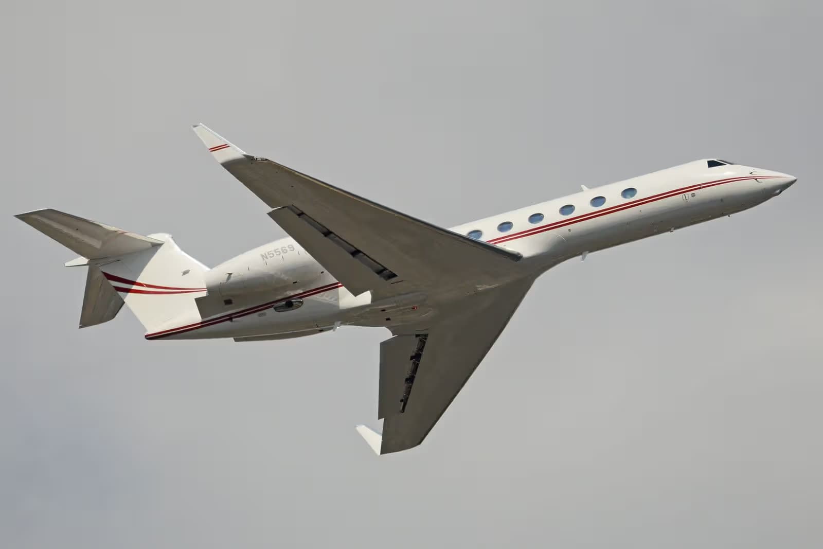 N5569 — Business jet