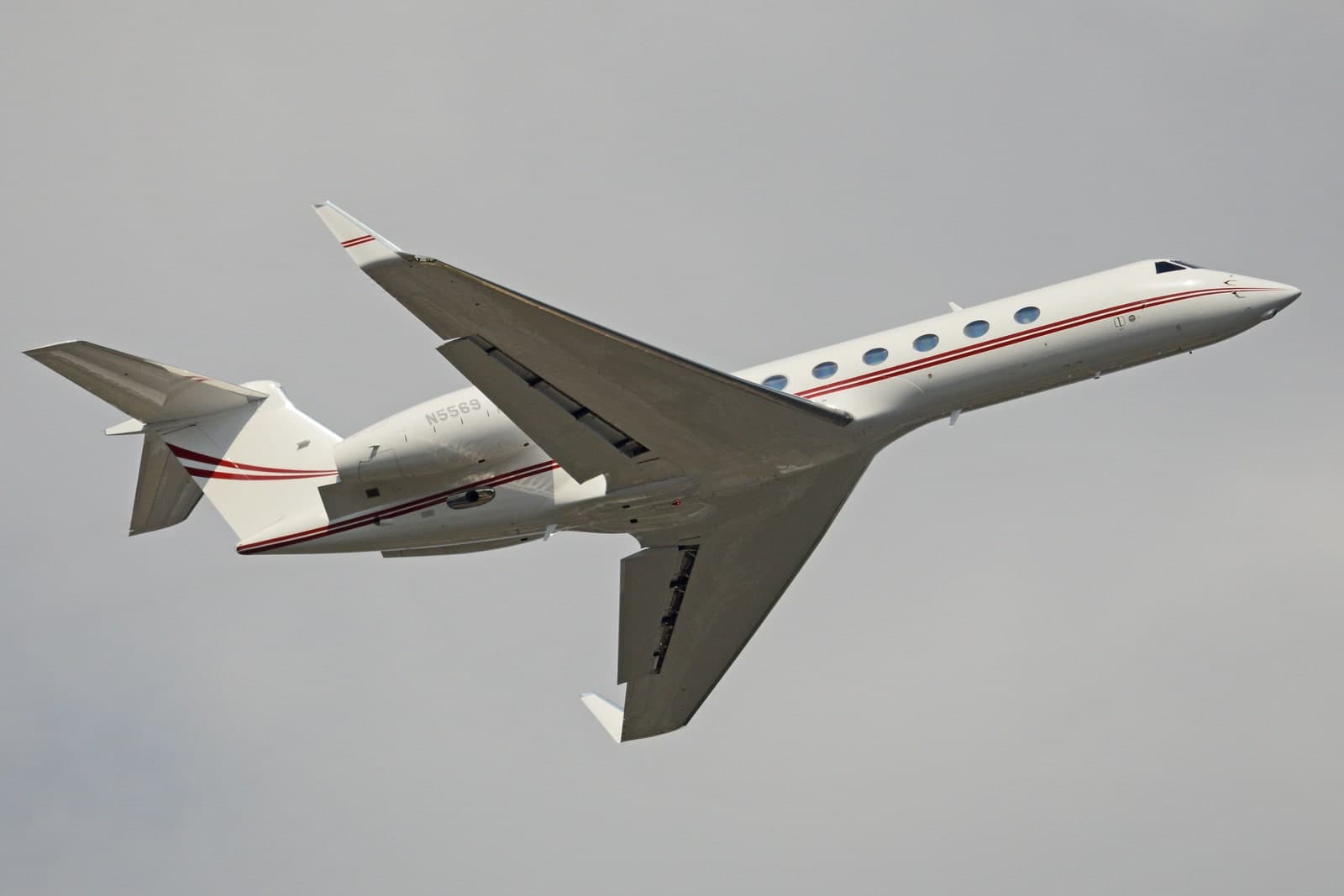 N5569 — Business jet