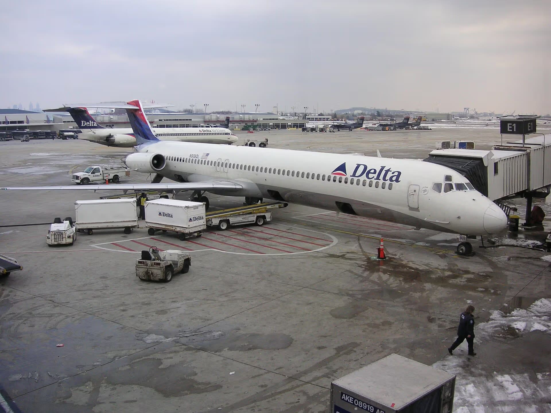 N908DL — Aircraft