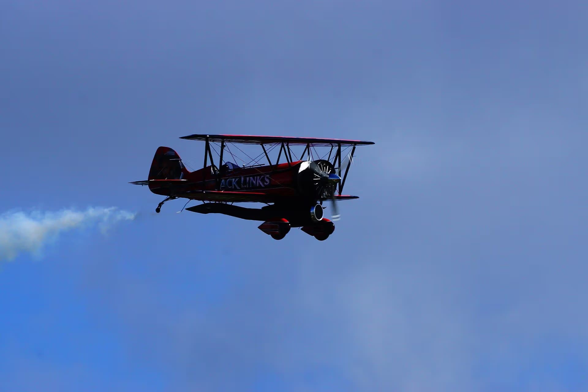 Unidentified — Single-engine aircraft
