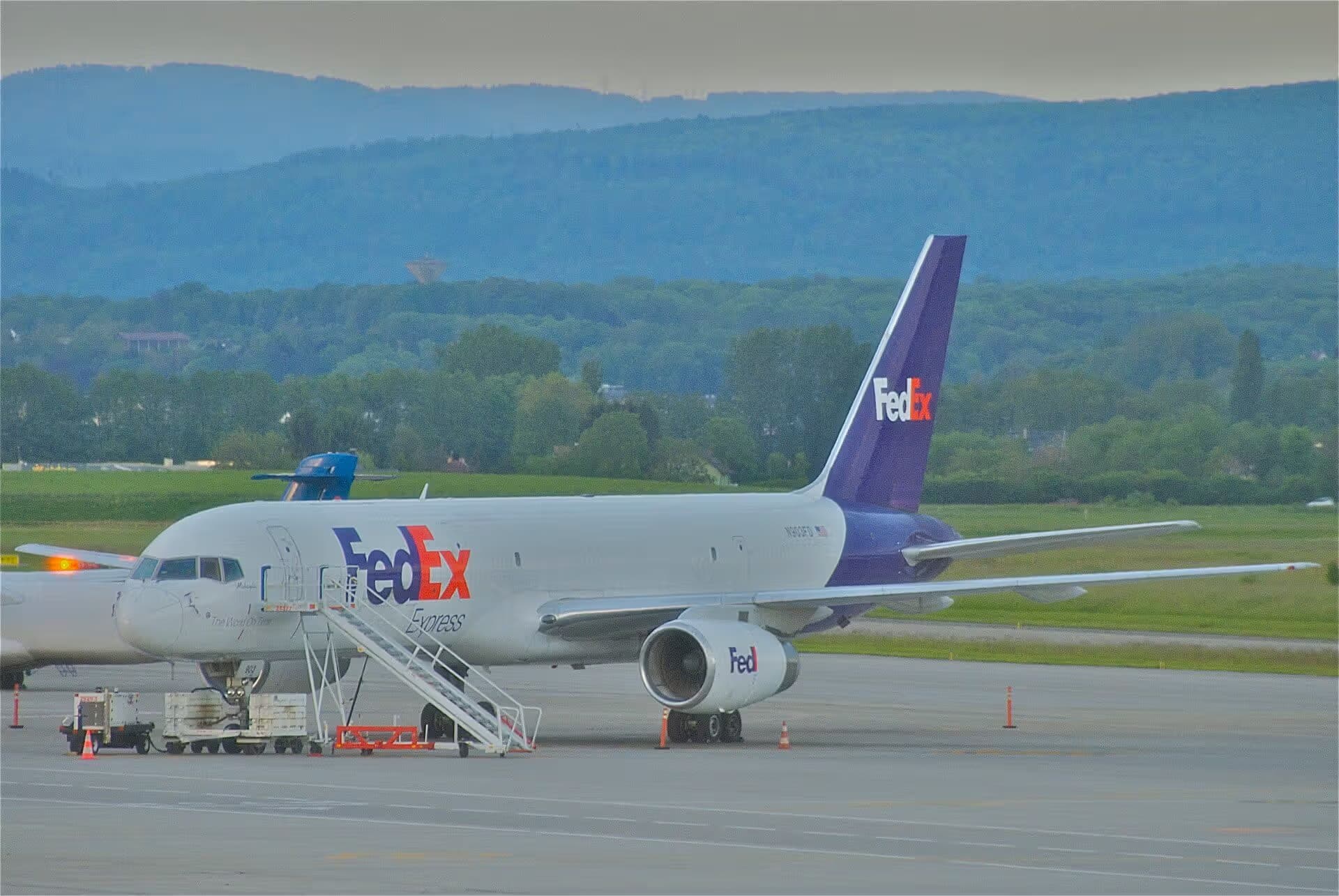 N903FD — Twin-engine aircraft