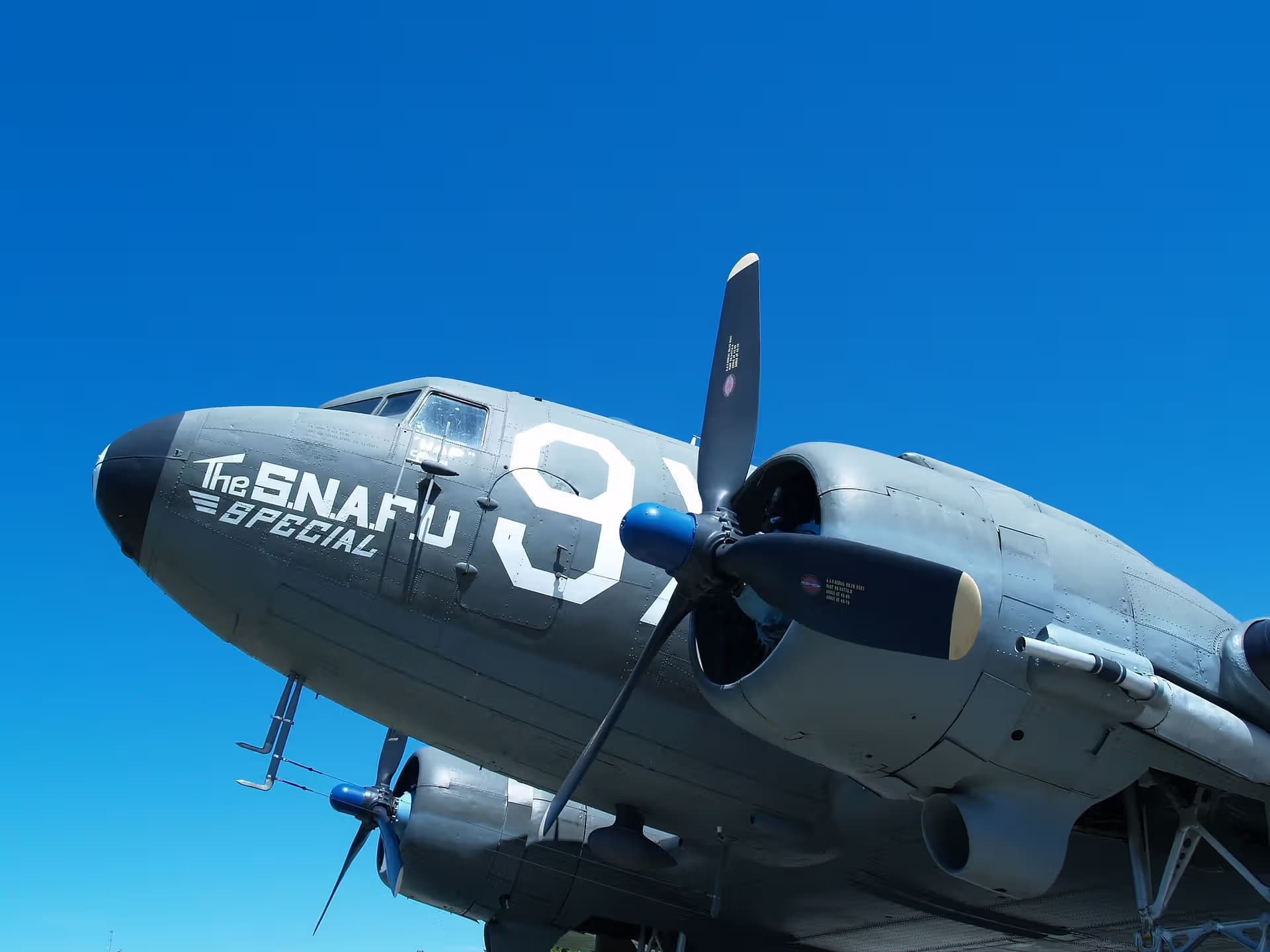 Unidentified — Twin-engine aircraft