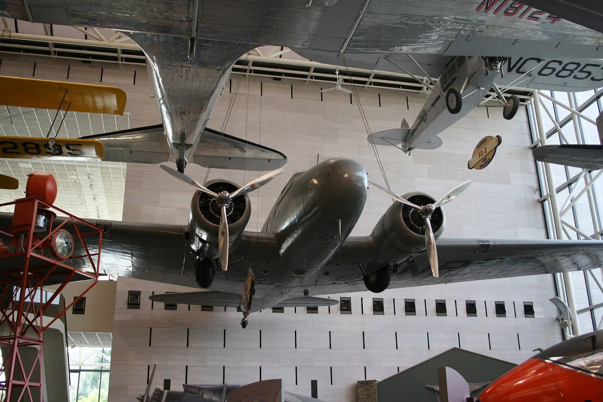 Unidentified — Twin-engine aircraft
