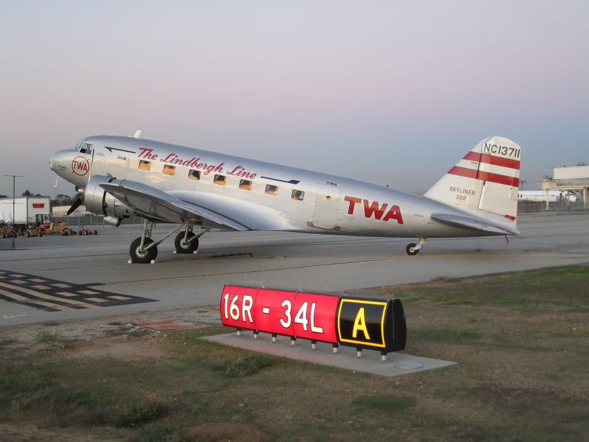 Unidentified — Twin-engine aircraft