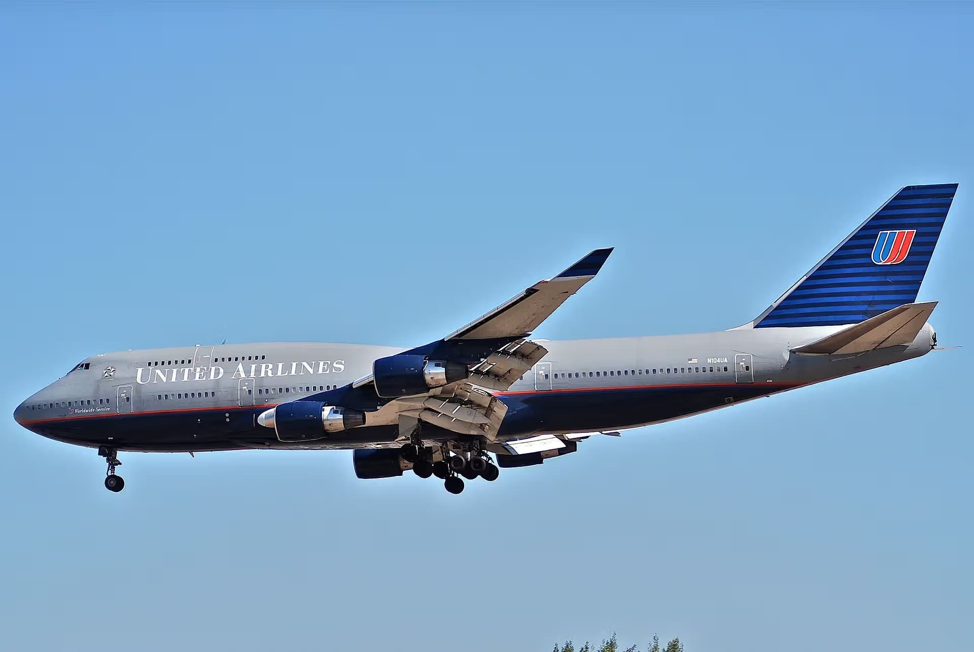 N104UA — Boeing