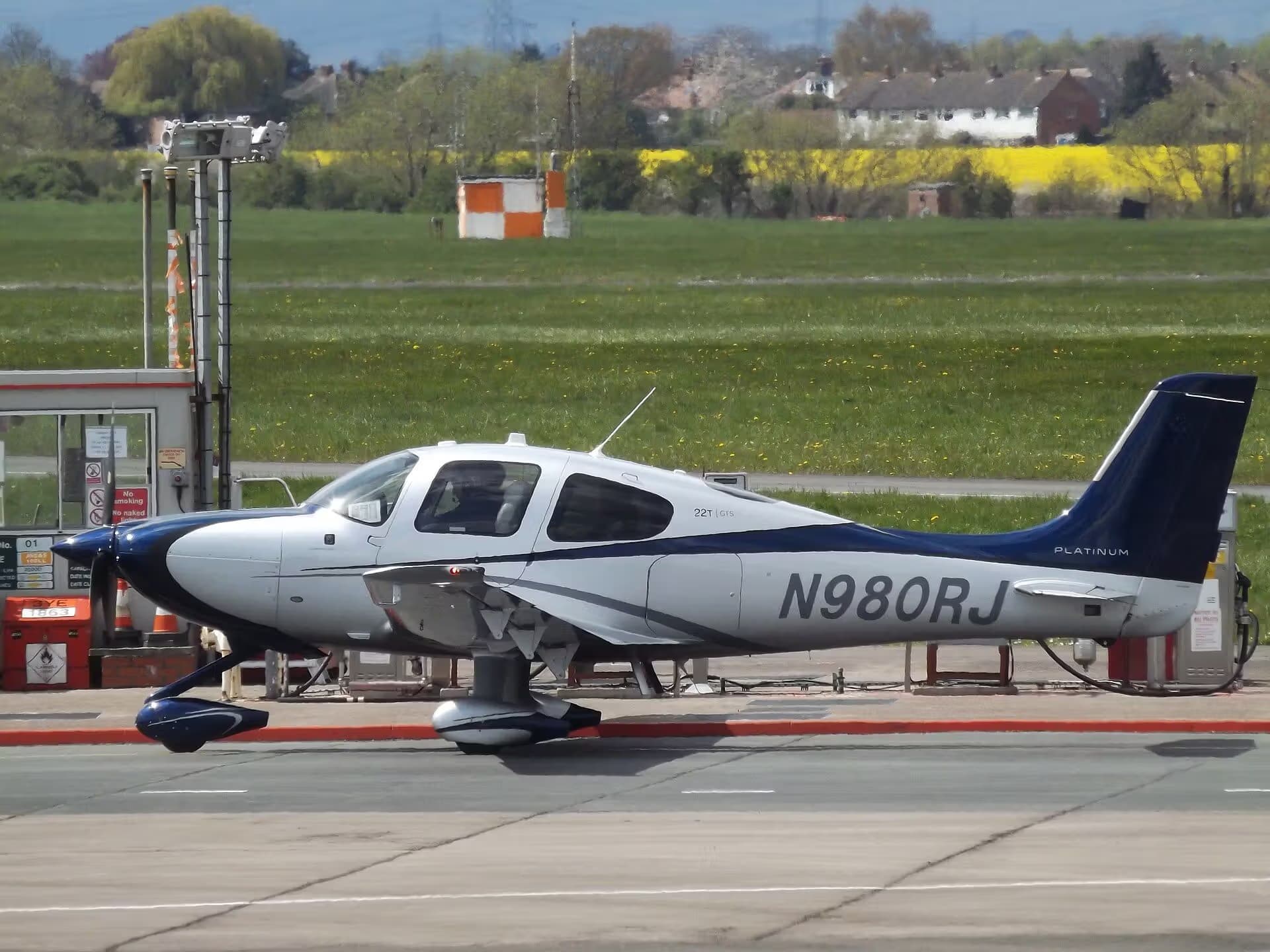 N980RJ — Cirrus