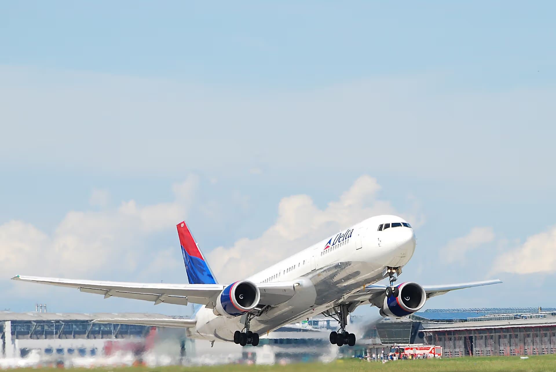 N394DL — Twin-engine aircraft