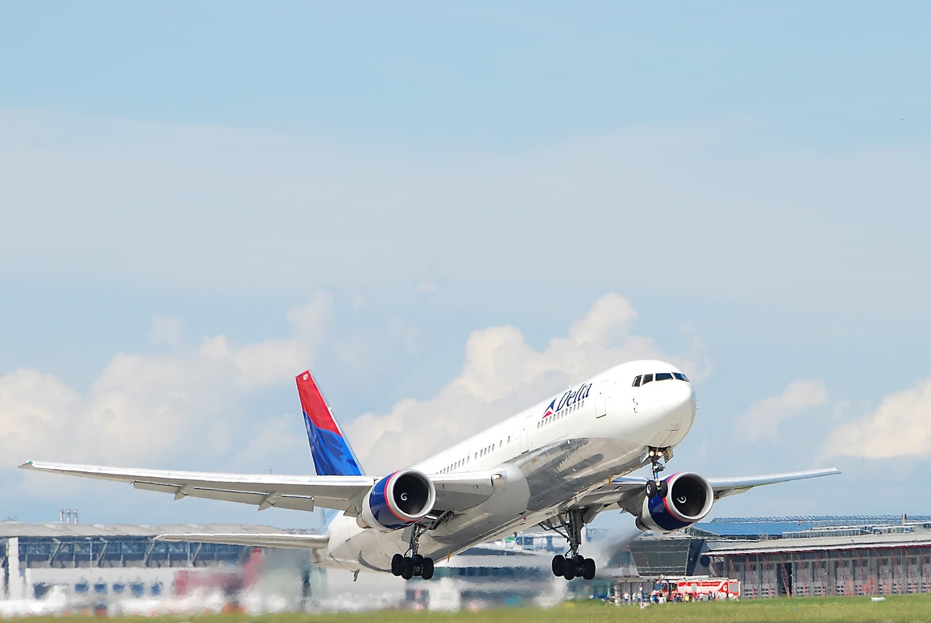 N394DL — Twin-engine aircraft