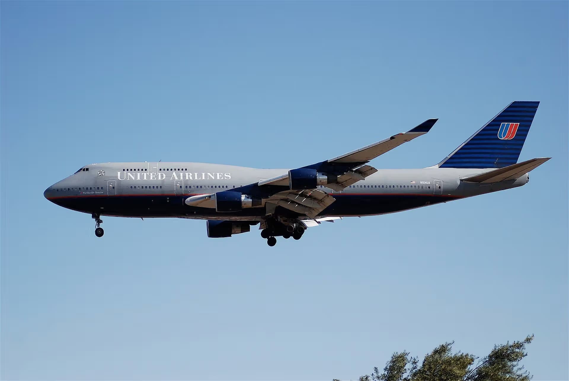 N104UA — Boeing