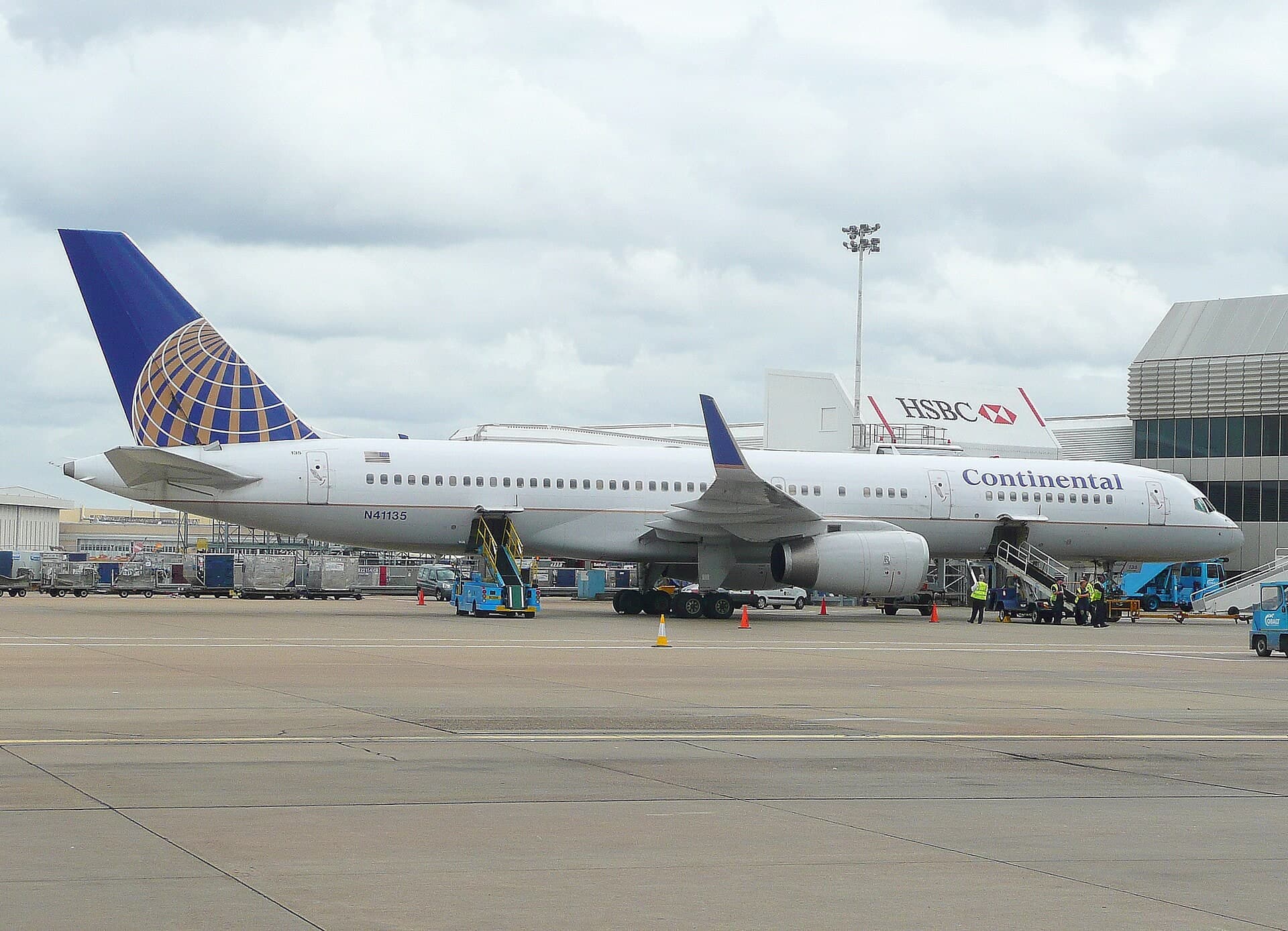 N41135 — Twin-engine aircraft