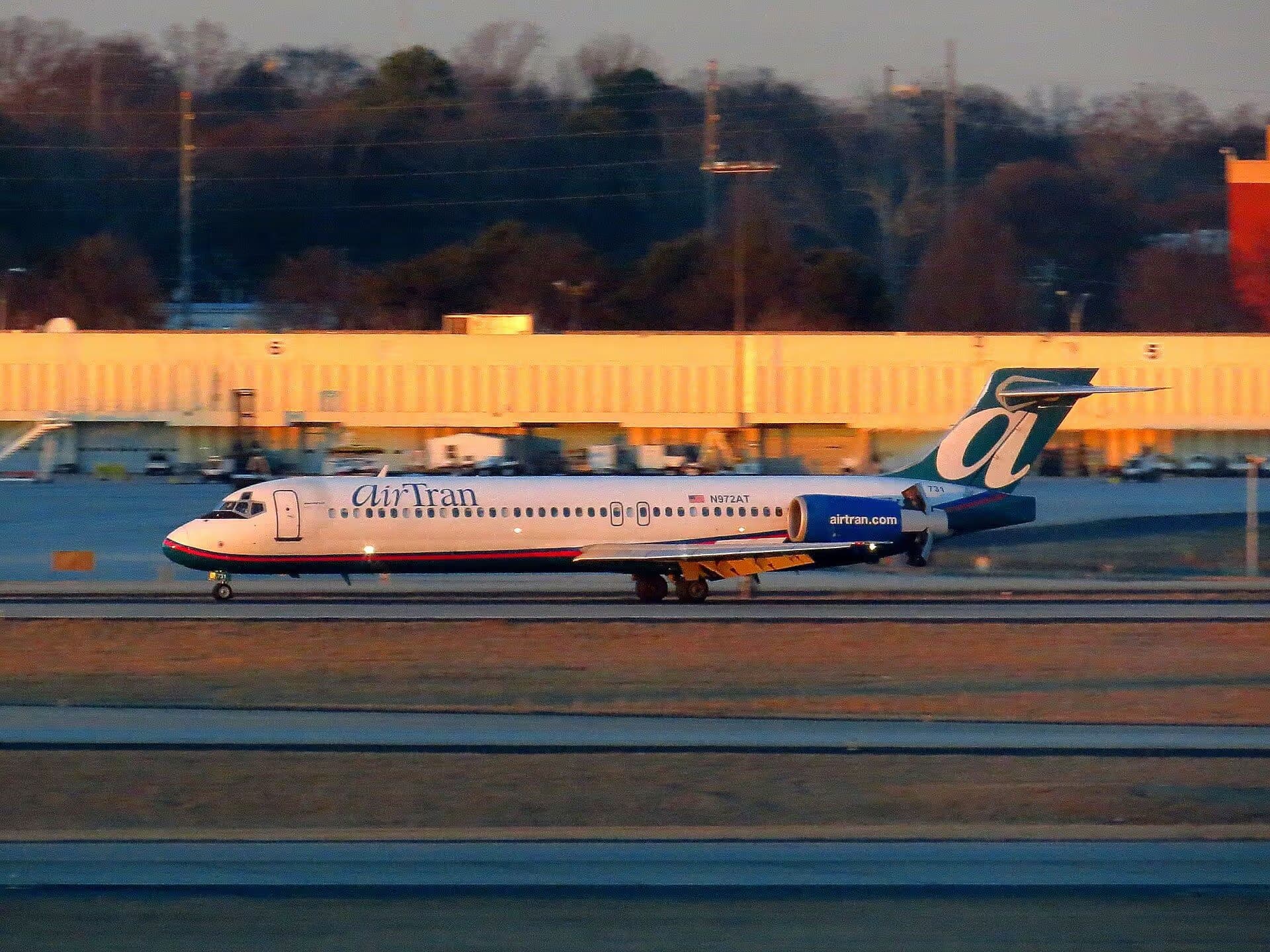 N972AT — Twin-engine aircraft