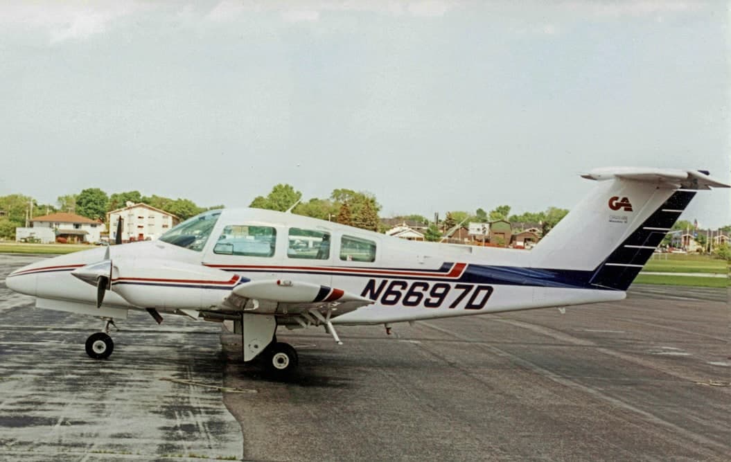 N6697D — Twin-engine aircraft