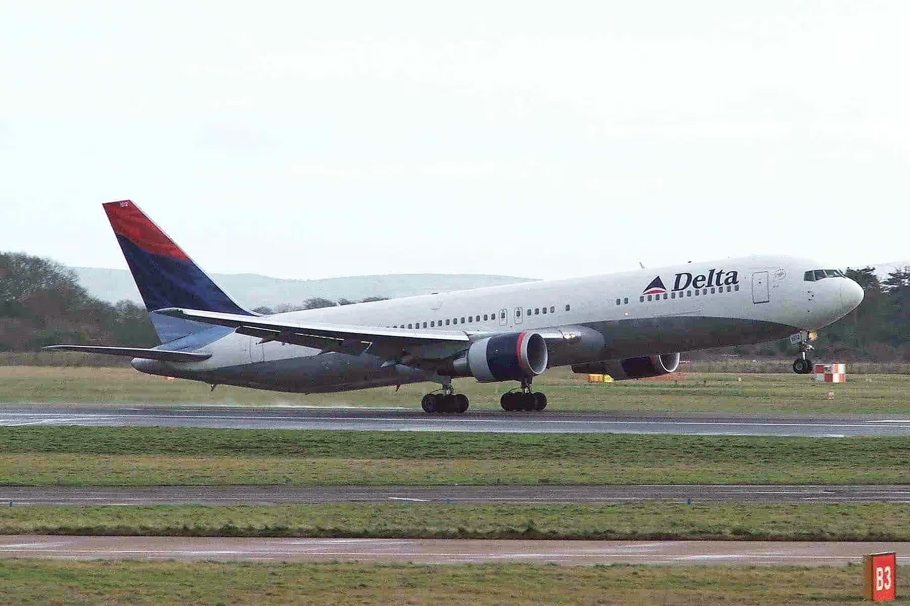 N1612T — Twin-engine aircraft