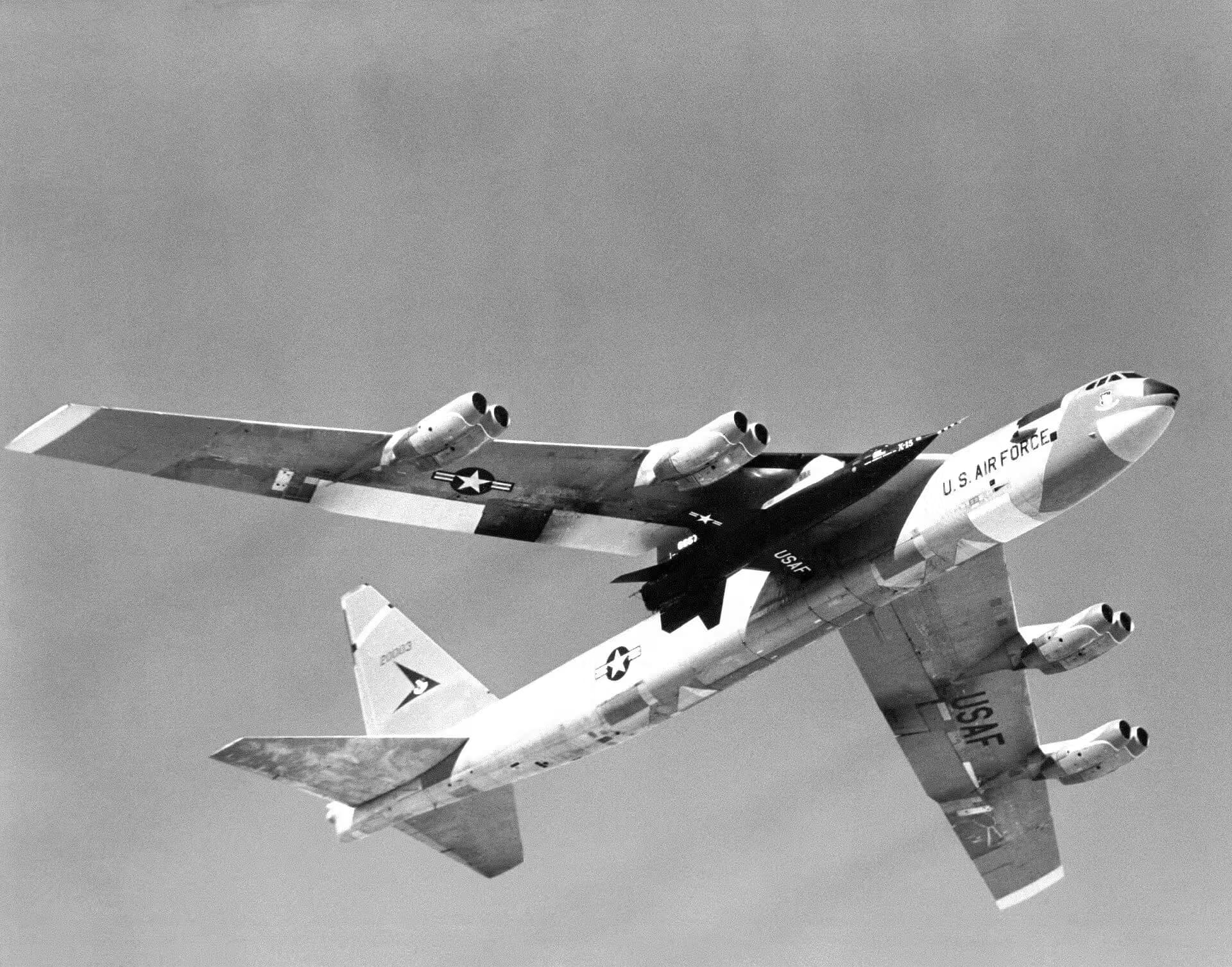 Unidentified — Twin-engine aircraft