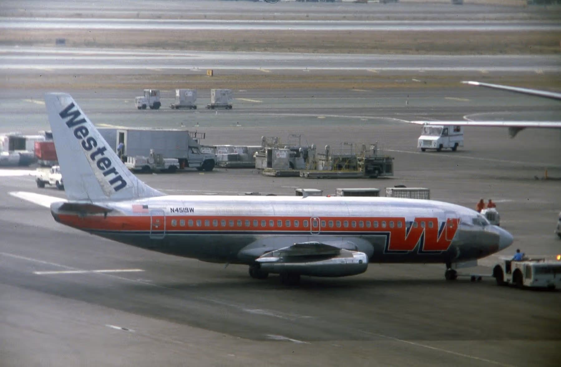N4519W — Twin-engine aircraft