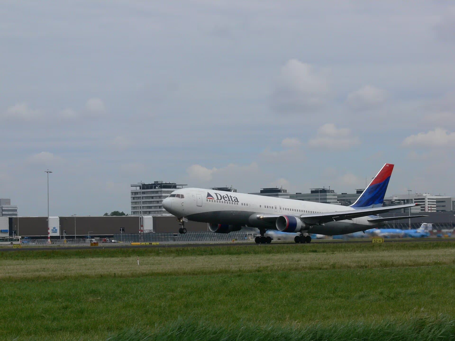 N182DN — Twin-engine aircraft