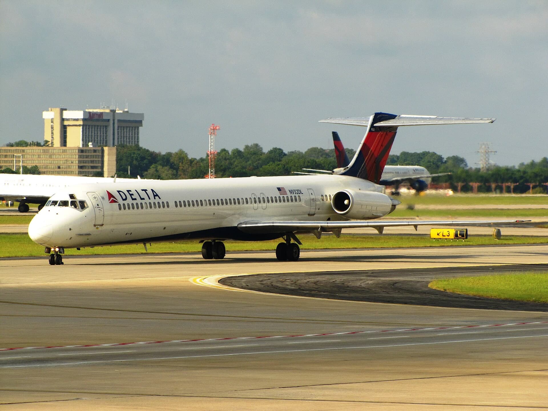 N932DL — Aircraft