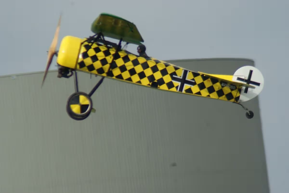Unidentified — Single-engine aircraft