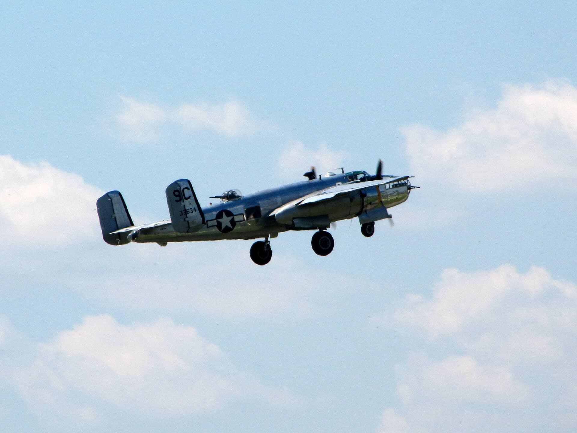 N3774 — Twin-engine aircraft