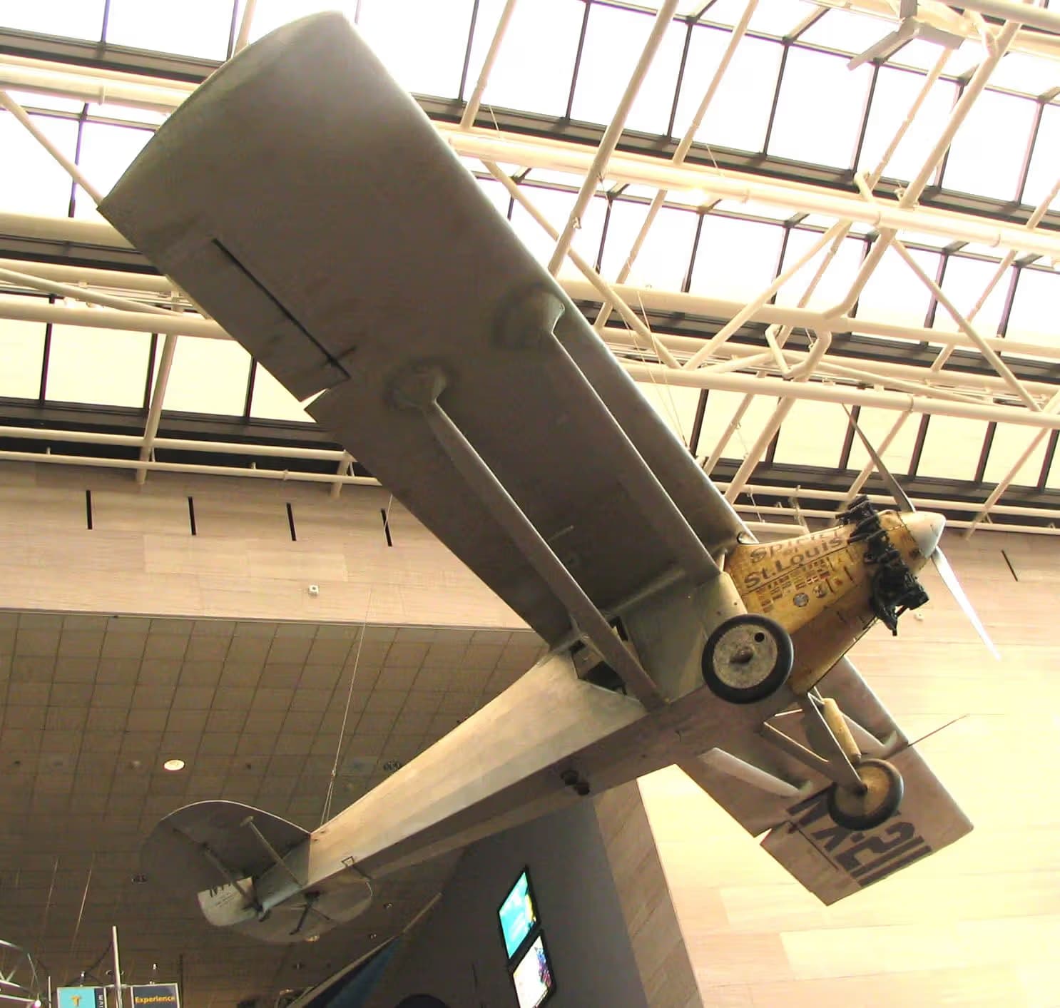 Unidentified — Single-engine aircraft