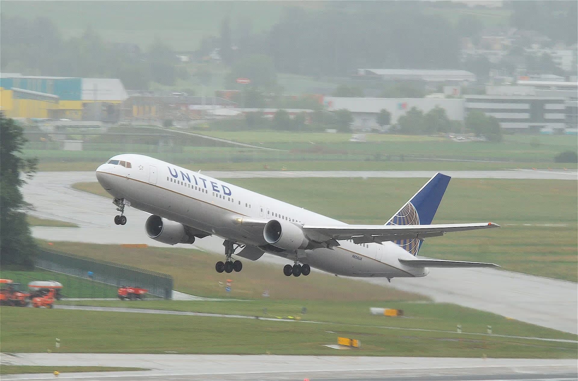 N656UA — Boeing
