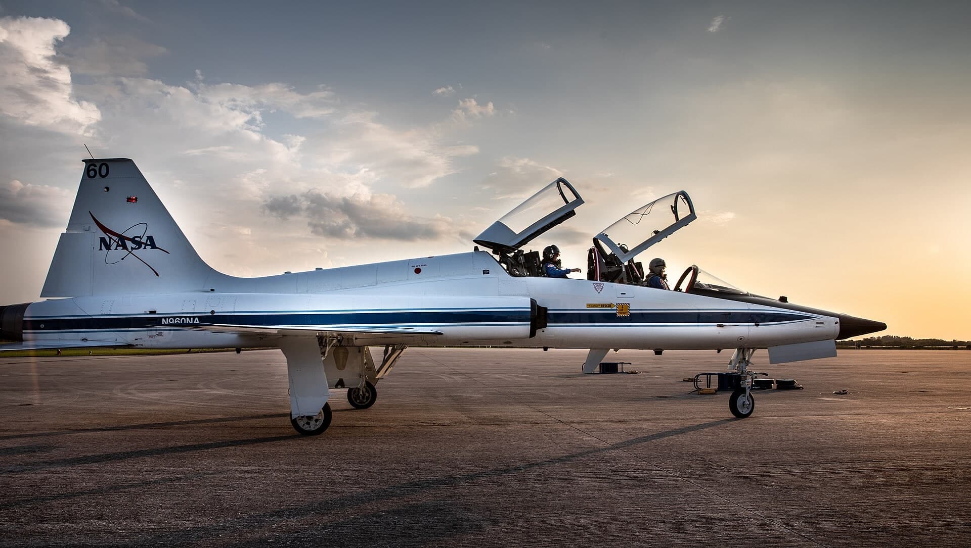 N960NA — Twin-engine aircraft
